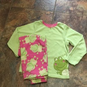 Girl’s frog pajama set!